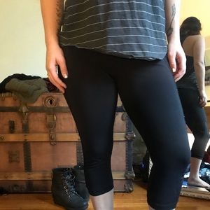 Black cropped lulu lemon pants
